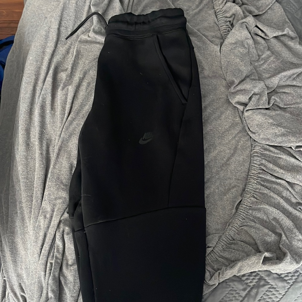 Nike tech fleece pants size Medium